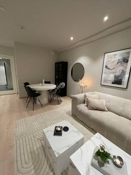 Apartment Modern Luxury Apartment, Two Bedrooms And Two Big Beds *