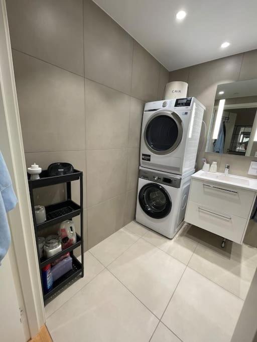 Modern Luxury Apartment, Two Bedrooms And Two Big Beds Apartment *